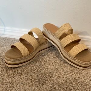 Platform sandals like new